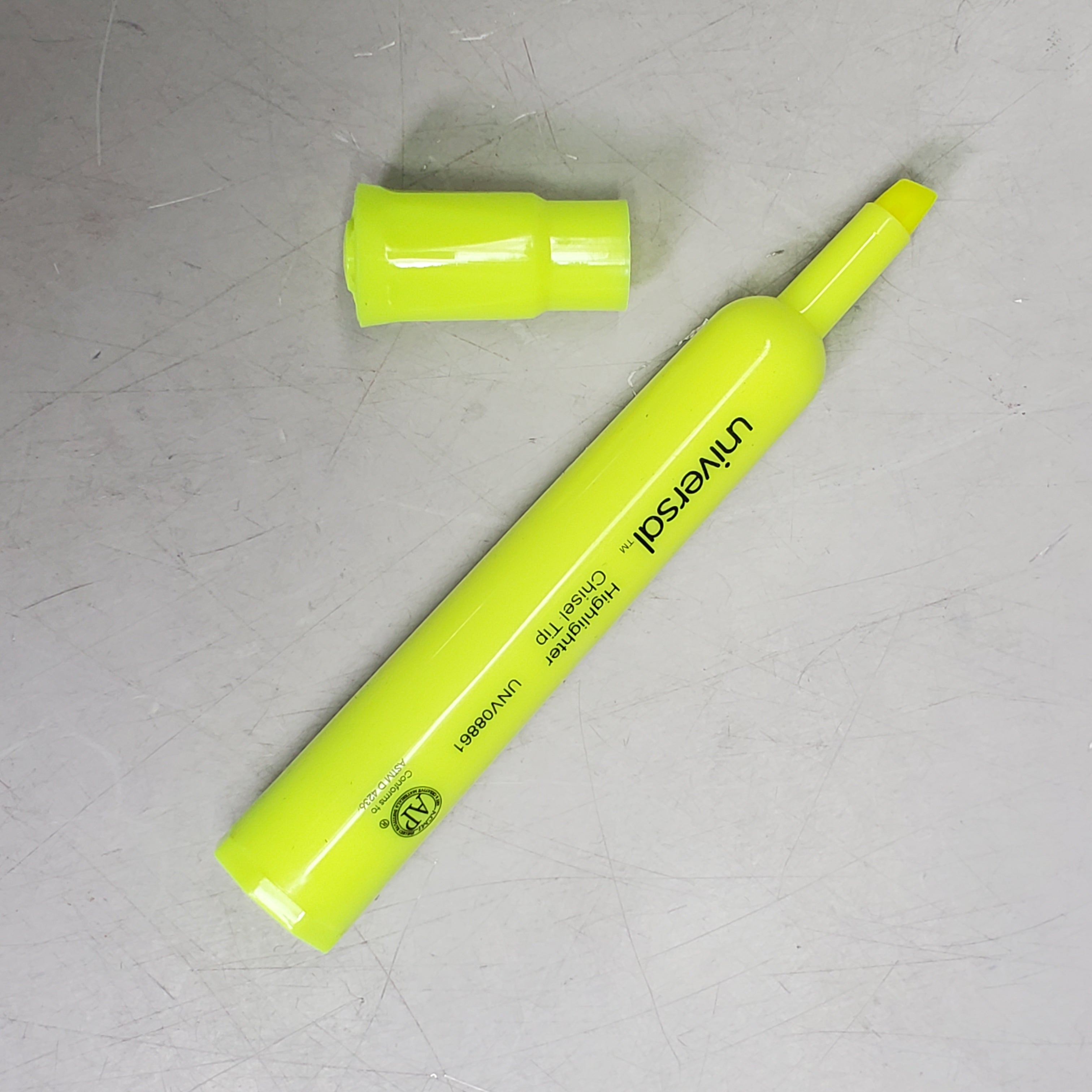 UNIVERSAL (144 Pack) Chisel Tip Highlighters Fluorescent Yellow UNV08861