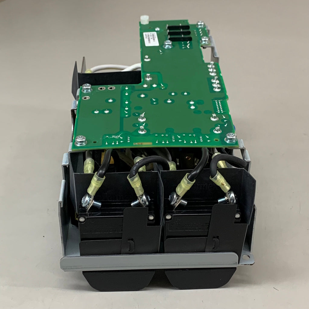 APC Smart-UPS SRT Power Distribution Unit 5.31"x11.73"x3.70" SRT008