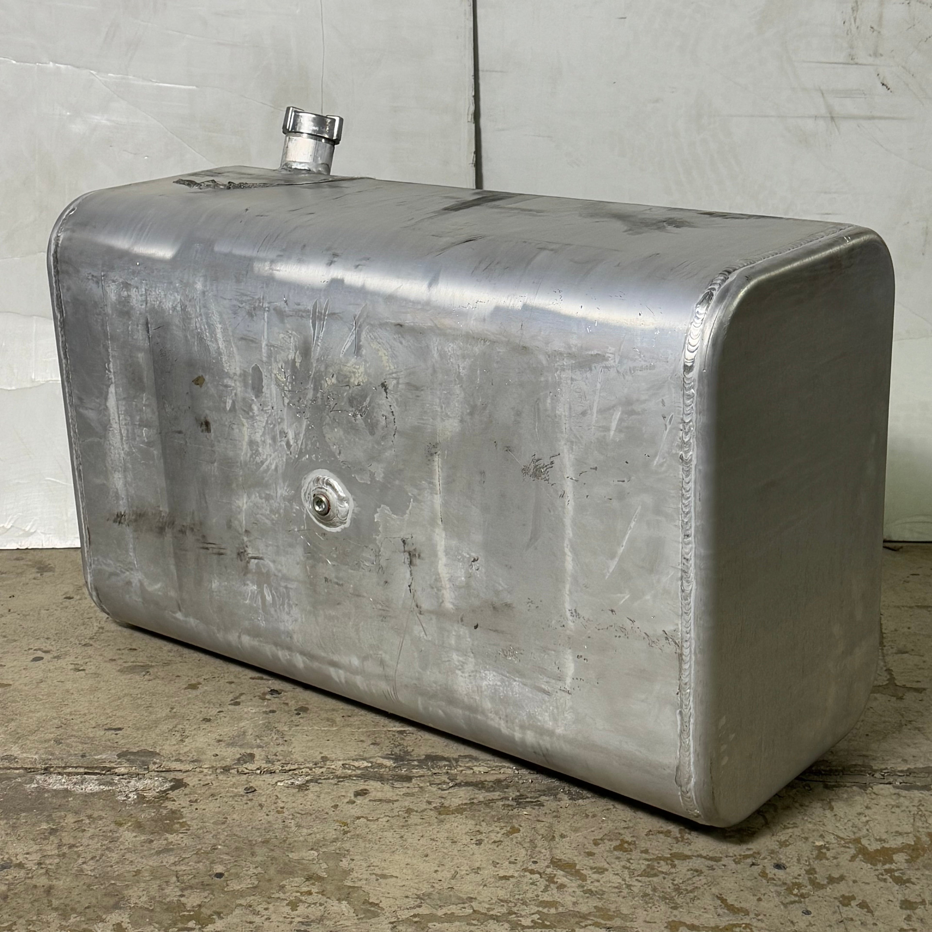 ALLIANCE Aluminum Fuel Tank Sz 33.5” H x 21” L x 13.5 W ABP 73450 0000 Dirty