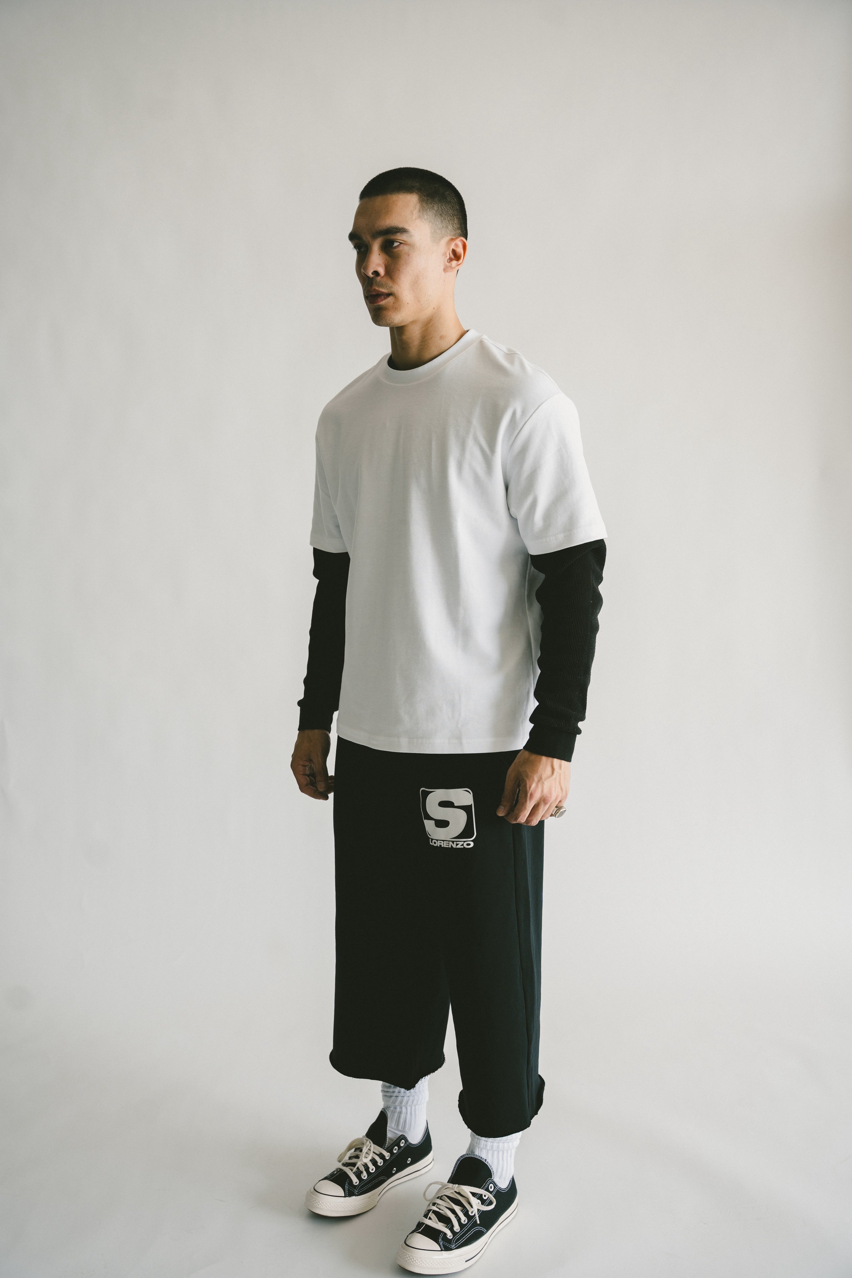 BLACK 3/4 SHORTS