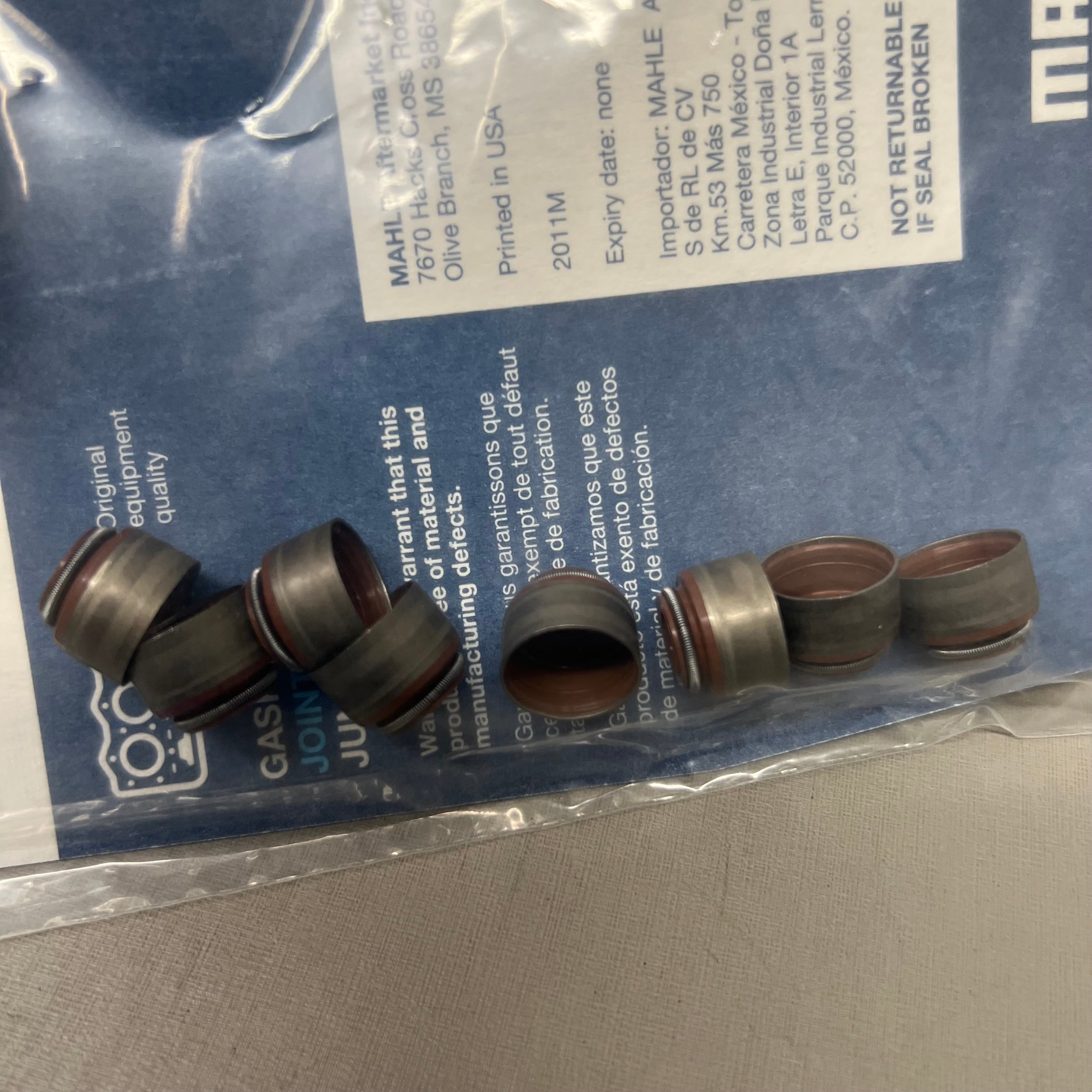 MAHLE (8 Pieces) Engine Valve Stem Oil Seal Set For Acura & Honda SS45634