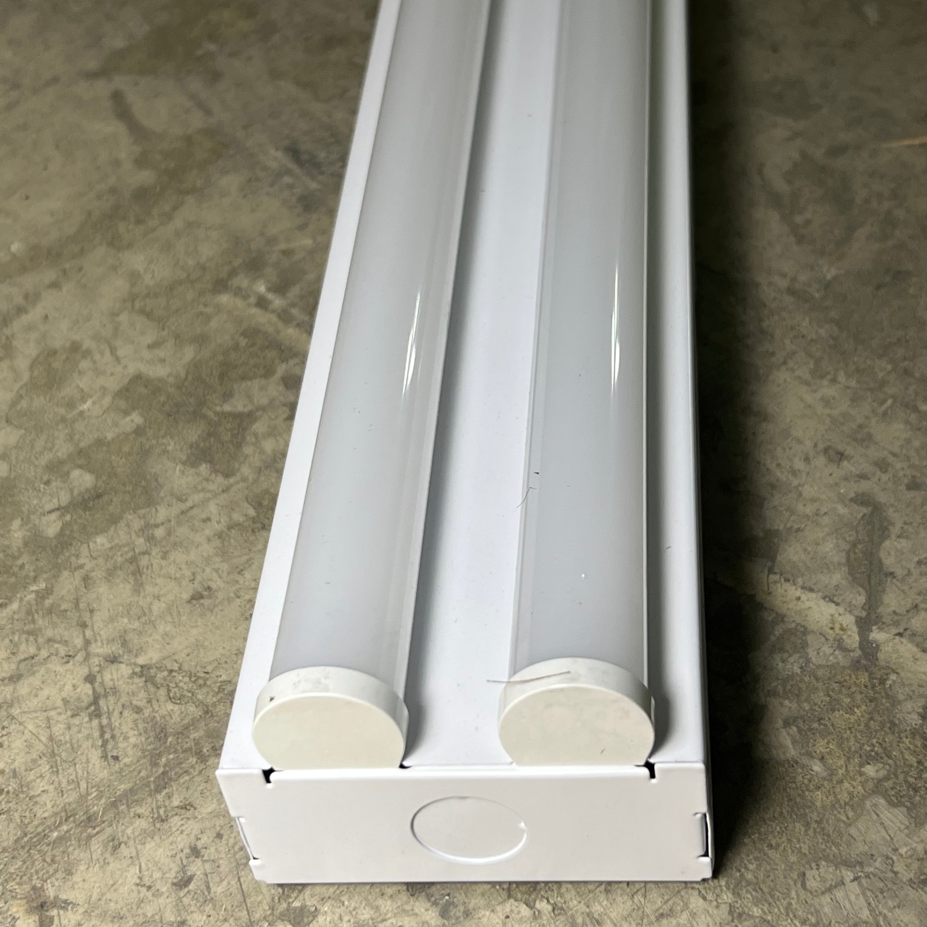 METALUX Led Strip Light 8 ft Double Lens White 8ST2L8040R