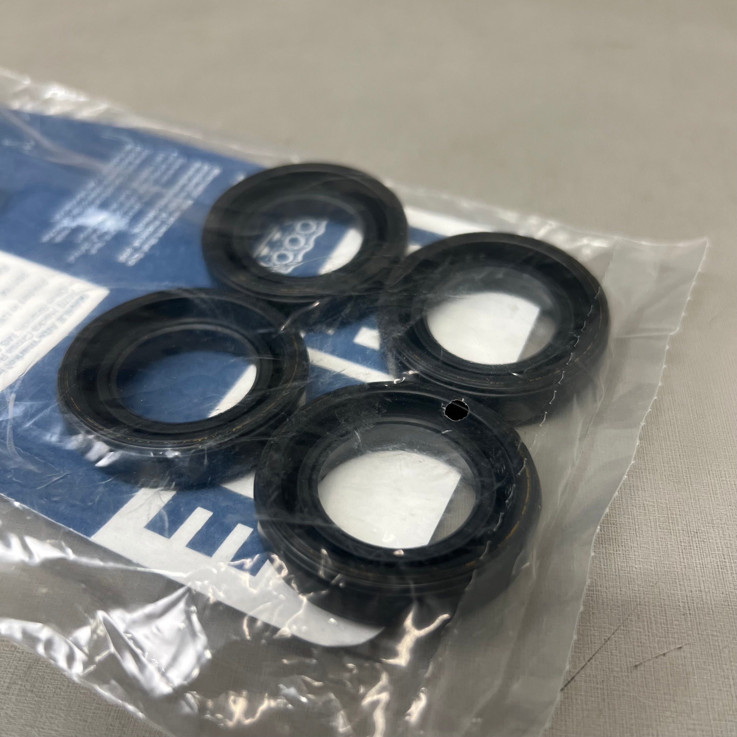 MAHLE (2 Piece) Spark Plug Tube Seal For Hyundai Black B31733