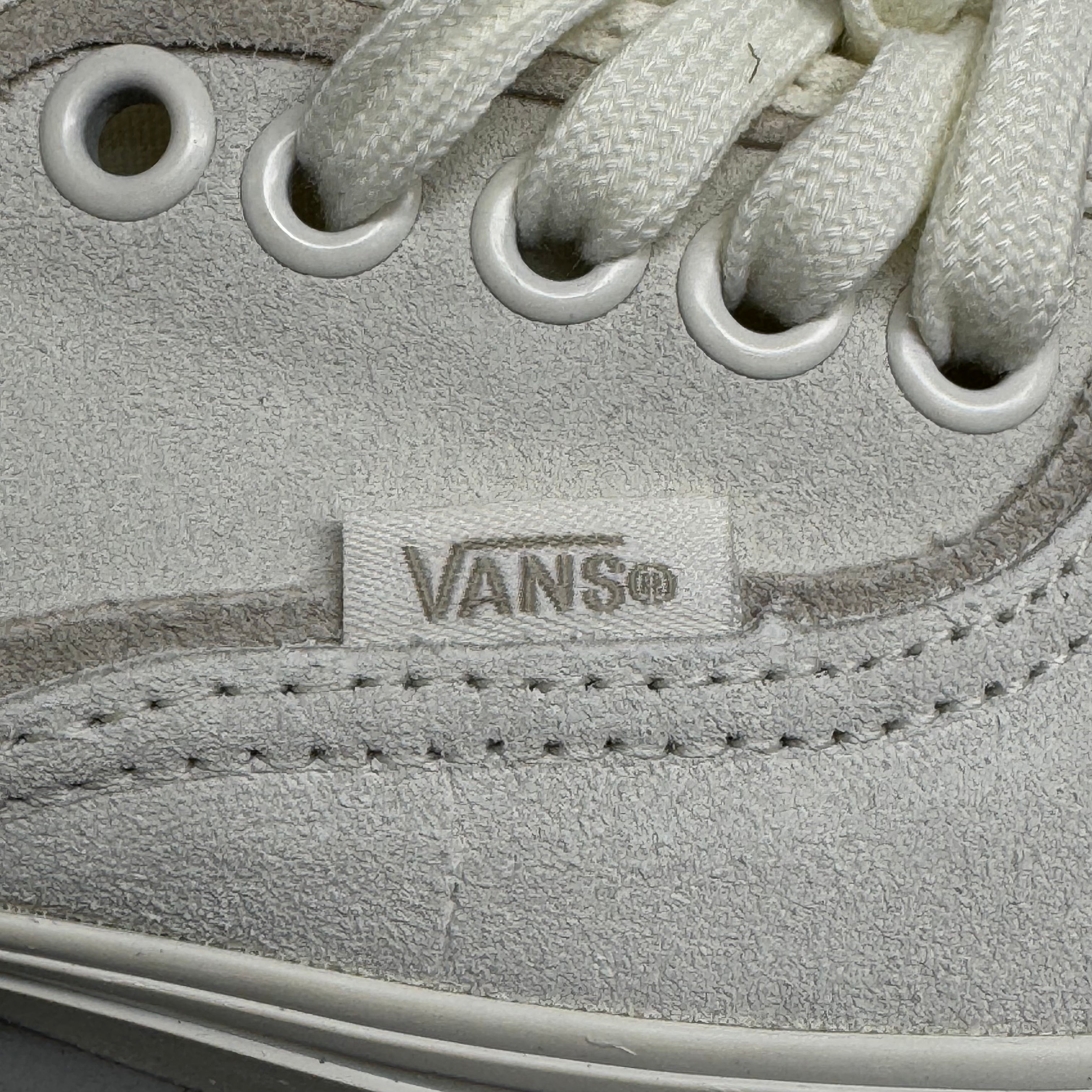 VANS Authentic Sliver Sneakers Shoes Women's Sz 8 White/White VN000D6DWWW