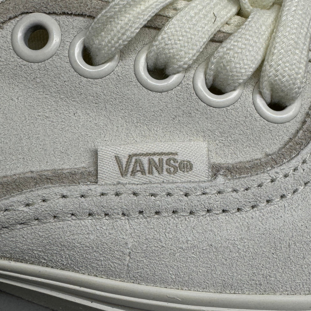 VANS Authentic Sliver Sneakers Shoes Women's Sz 9 White/White VN000D6DWWW