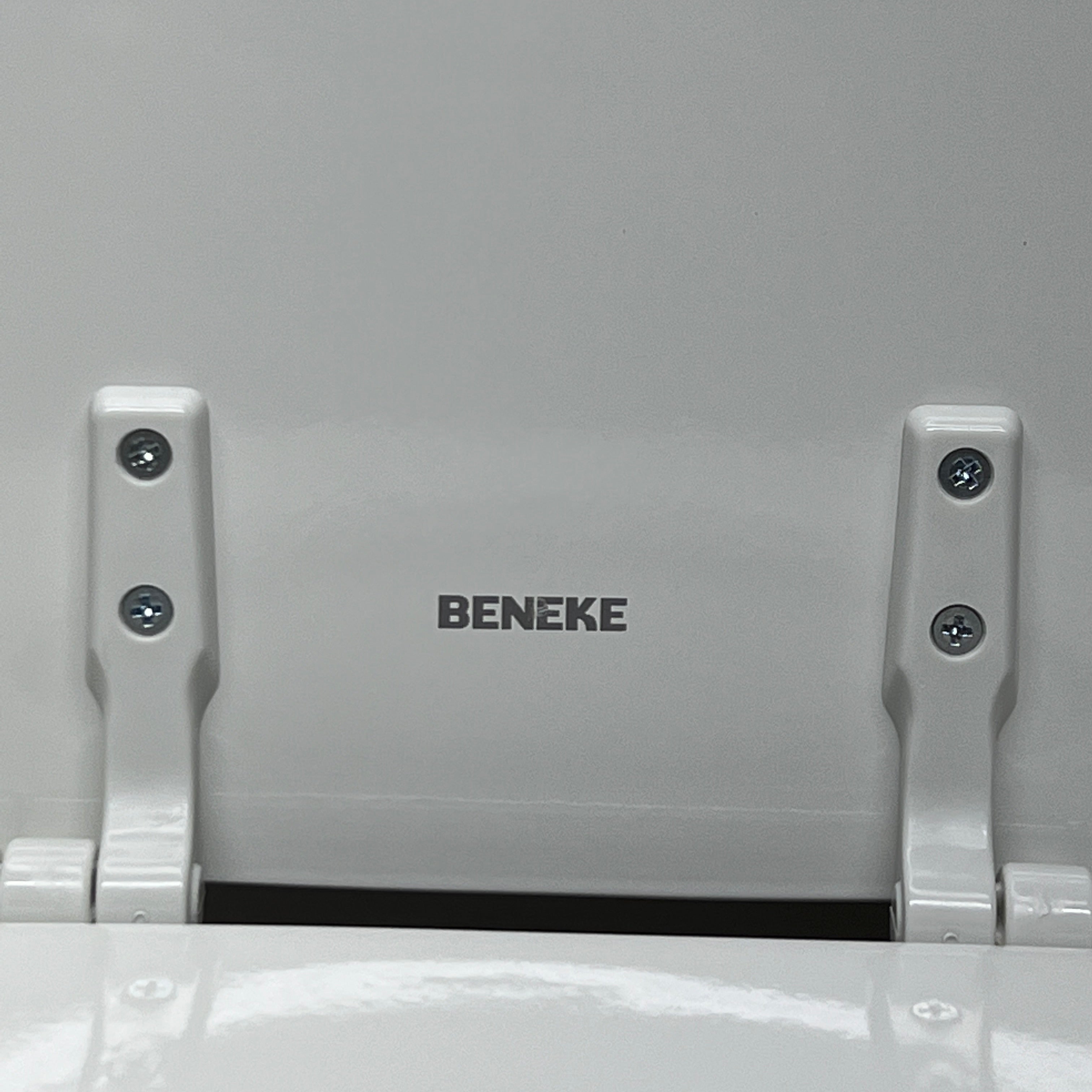 BENEKE Round Toilet Seat Enameled Molded Wood White XM30TM 000 (New)